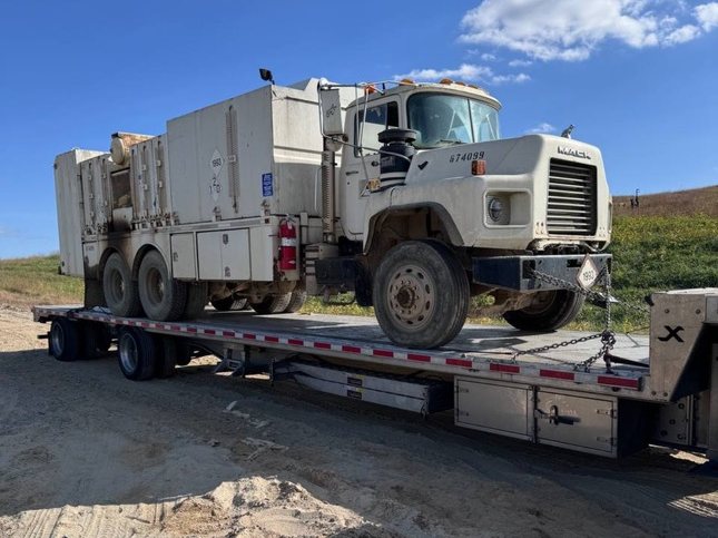 Mack Service Truck Step Deck