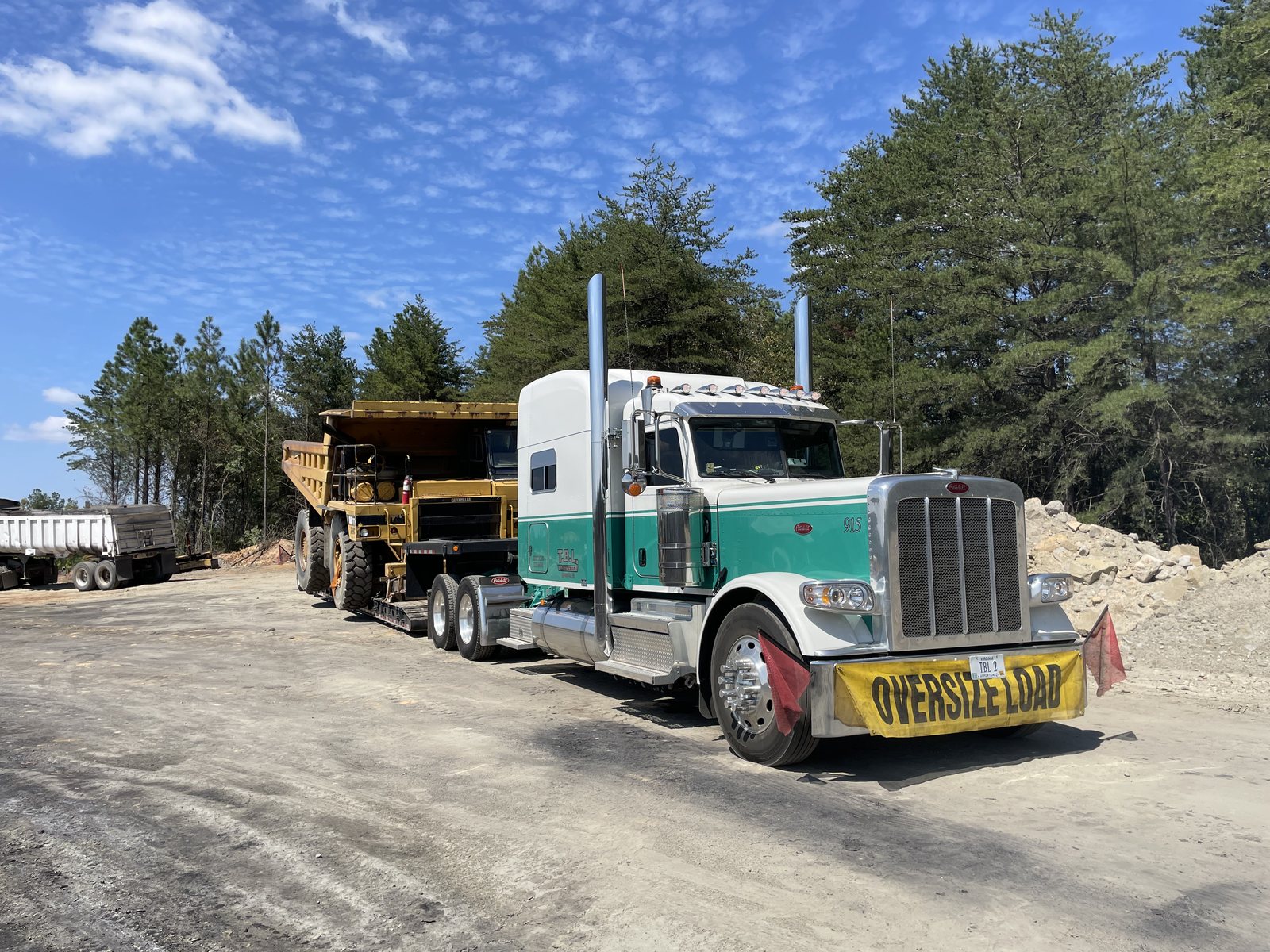 Oversize Load Peterbilt RGN